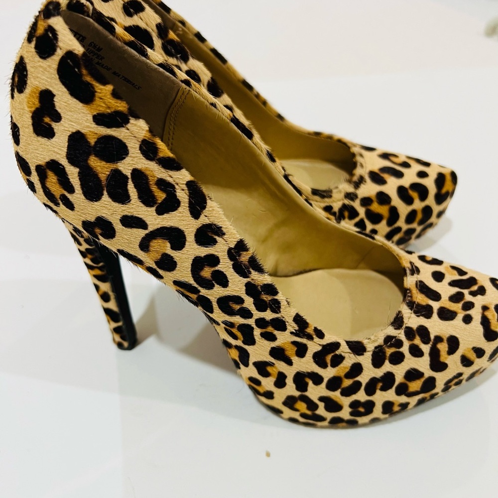 Kelsi By Kelsi Dagger
Leopard Shoes Size 6.5 Hair Calf. Brand New with box